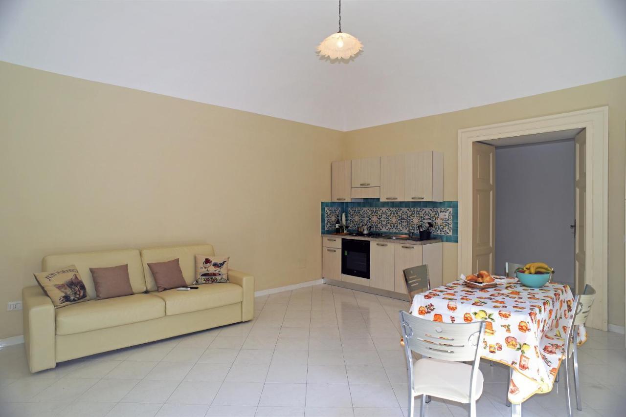 Casa Vacanza "Nonna Matilde" A Meta Di Sorrento, 600Mt Dal Mare, Casa Per 4 ภายนอก รูปภาพ